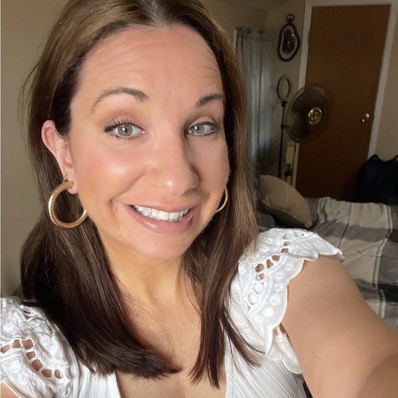 💙 Meet your Posher💙 - Picture 6 of 7